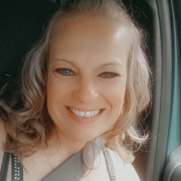 Meet your Posher, Tina - Picture 4 of 4